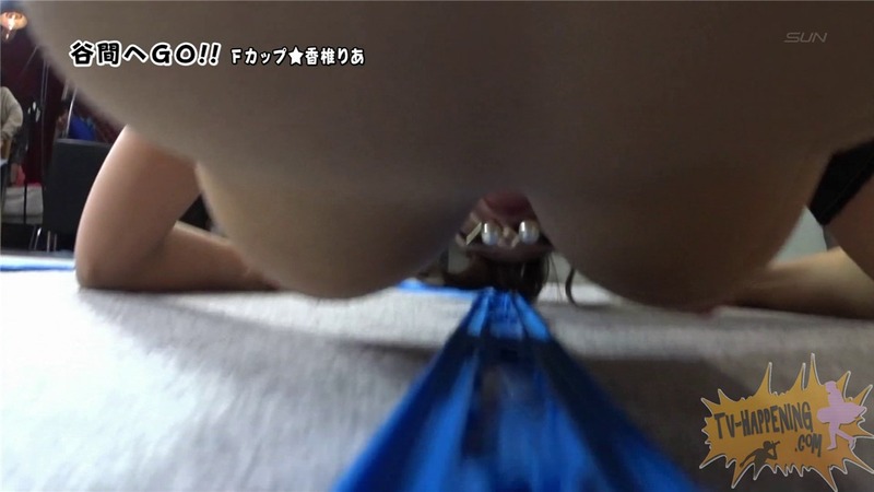 ケンコバのバコバコテレビでAV女優の胸の下を列車が走るエロキャプ画像 30