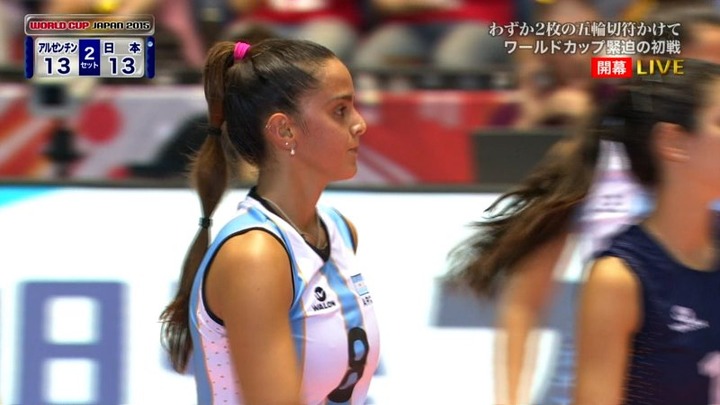 女子バレーでアルゼンチン代表のピッコロ選手の乳首が浮き出てるエロ画像 6