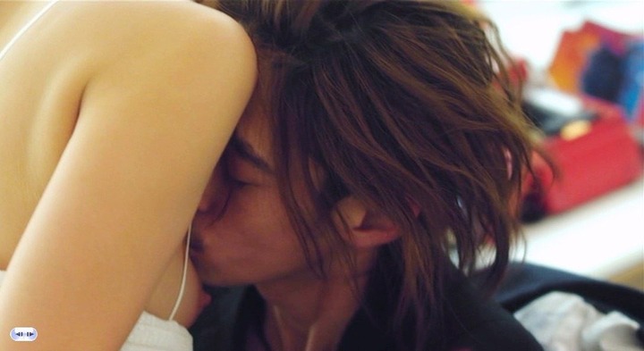 【画像】映画で見せた沢尻エリカのﾌﾟﾙﾌﾟﾙ美白おっぱいｗｗｗ 3