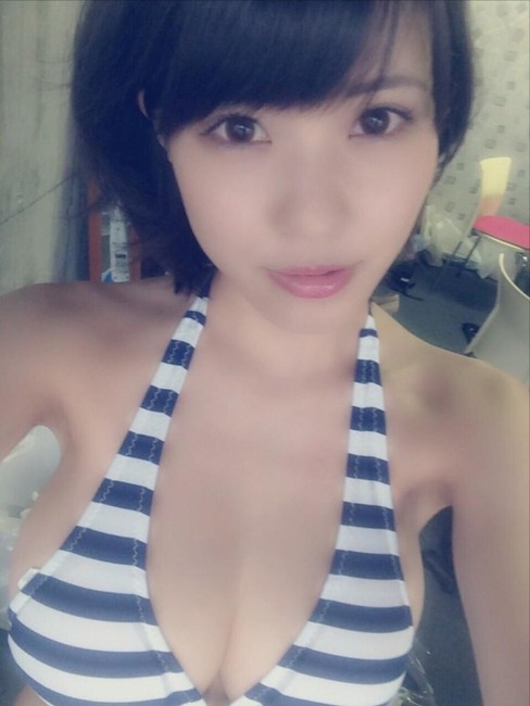 岸明日香とベロチュウしたくなる自撮りエロ写メ・画像 16