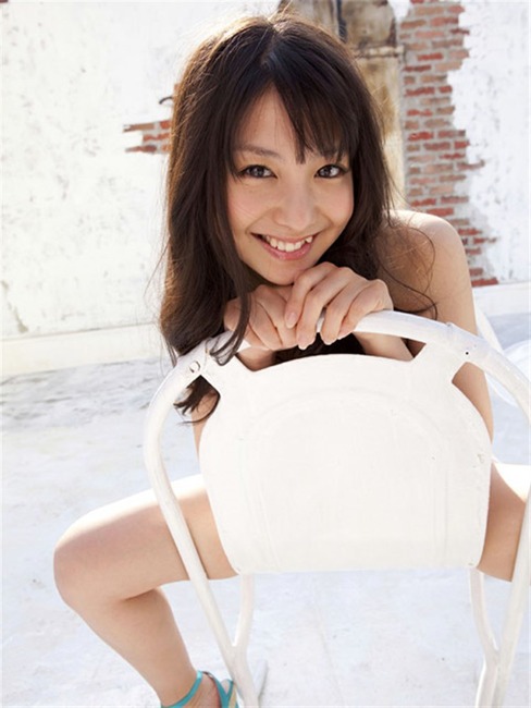 小池唯 ゴーピンクの水着姿がエロい画像 11