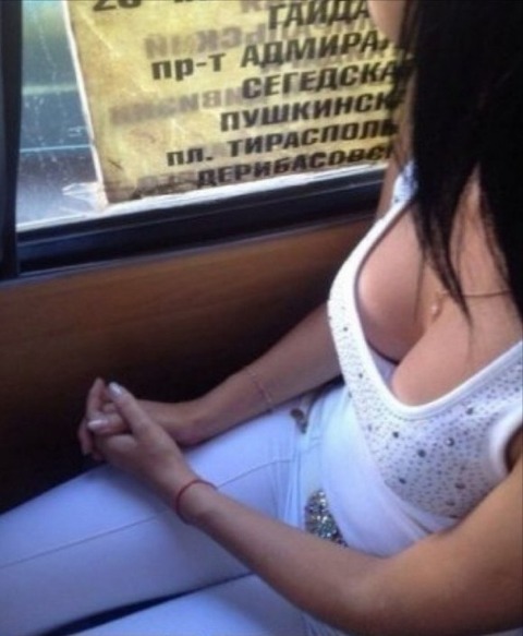 【ロシア人胸チラエロ画像】素人なのに巨乳率高すぎてクッソエロいｗｗｗｗｗ 13