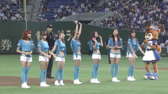 台湾ウェザーガールズの始球式がエロい画像30枚 13