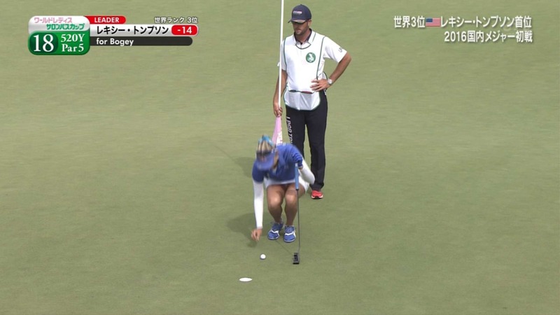 しゃがみパンチラしてる女子プロゴルフ 11