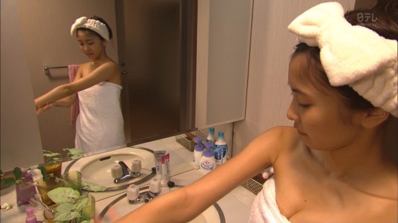 地獄先生ぬ～べ～実写 ドラマの佐野ひなこのバスタオル姿がエロい画像 10