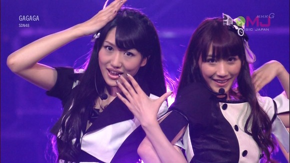 元SDN48　芹那が半ケツ出してるお宝エロ画像 11