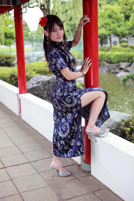 チャイナ服着てる女の子のエロ画像30枚 10