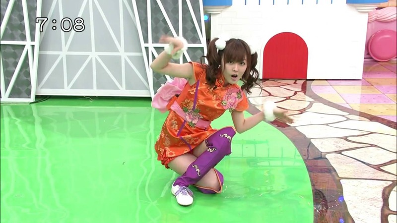 パンチラしてる夏菜のエロキャプ画像など 22