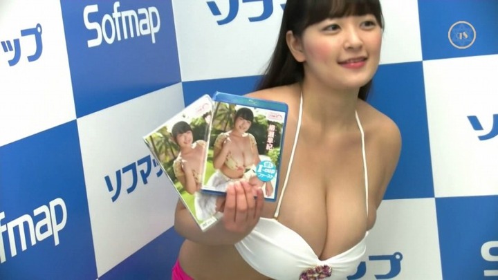 柳瀬早紀　爆乳グラドルがソフマップデビュー！ 4