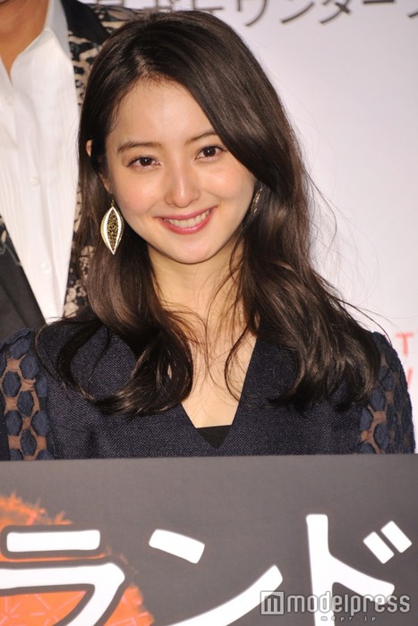 【画像】佐々木希（28）のドレス姿が色っぽい 6