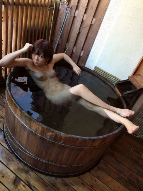 全裸でサービスしてるお姉さんの画像 17