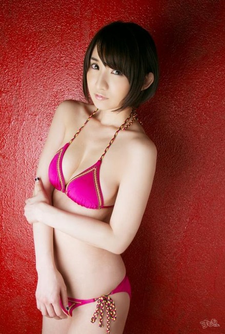 尾崎ナナのOLスーツコスプレがエロい画像70枚 67