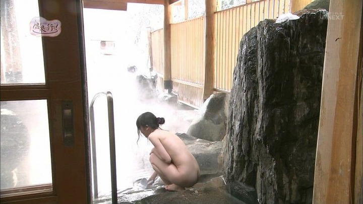 温泉に行こうで林香琳が黒下着を脱いでるエロキャプ画像60枚 4