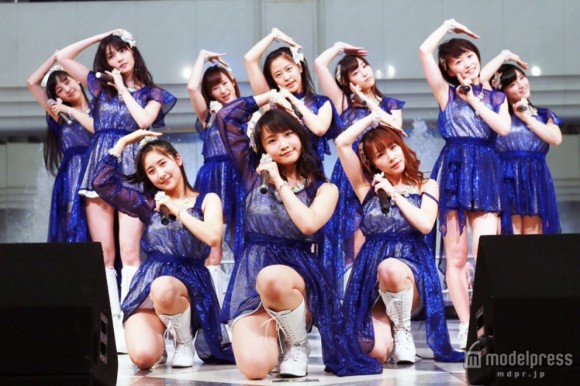 道重さゆみがパンチラしてるエロ画像30枚　モーニング娘。 17