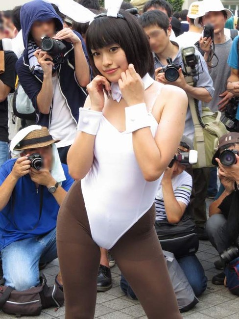 パンツ見えそうな素人コスプレイヤーのエロ画像 29