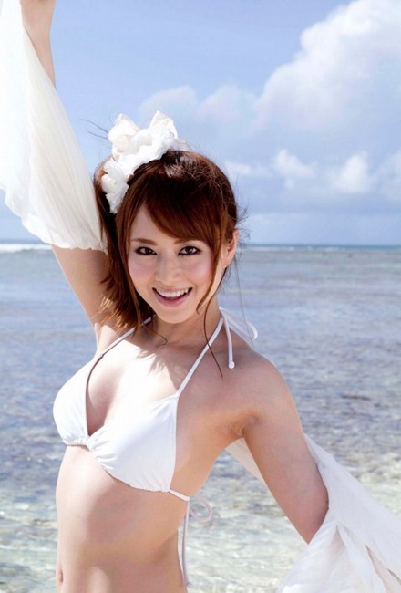 吉沢明歩（30）AV女優のしゃがみパンチラがエロい画像など。 52