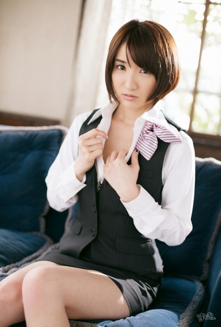 尾崎ナナのOLスーツコスプレがエロい画像70枚 8
