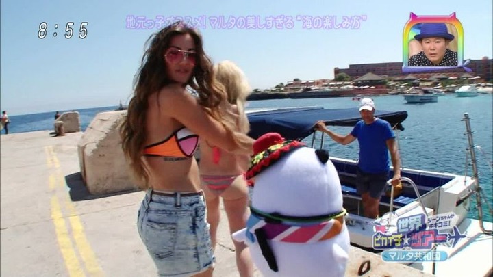 白人モデルの水着姿がエロいキャプ画像 15