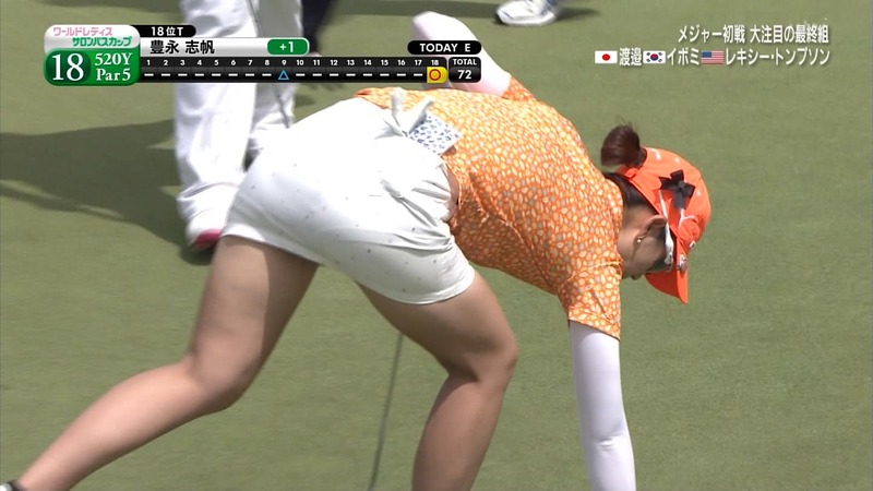しゃがみパンチラしてる女子プロゴルフ 24