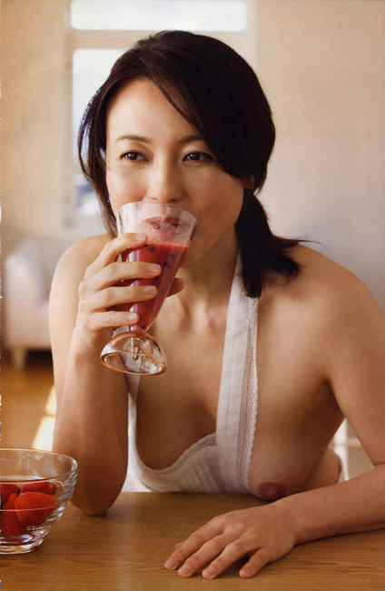 高岡早紀（41）のエロエロおっぱい【画像あり】 5