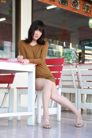 今野杏南のボンテージ衣装が抜ける画像 8