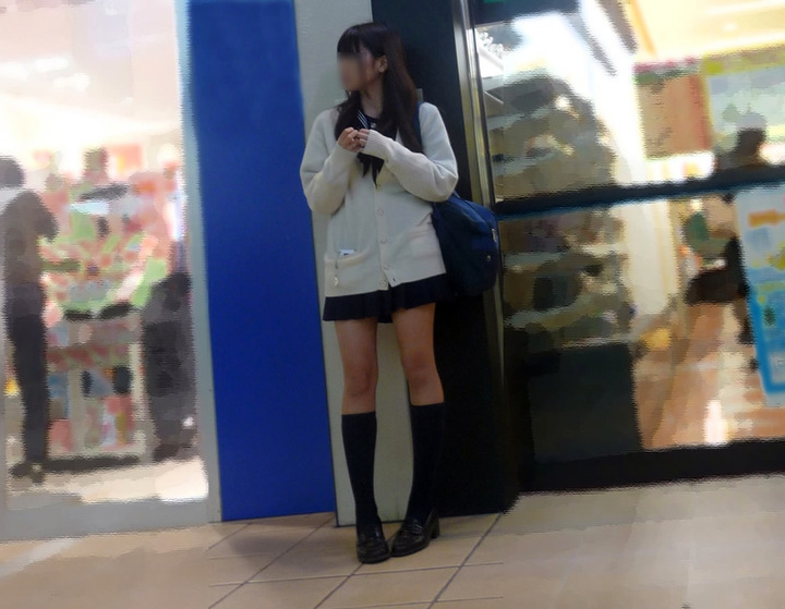 【画像なし】JKの太ももって何であんな綺麗なの？ 5