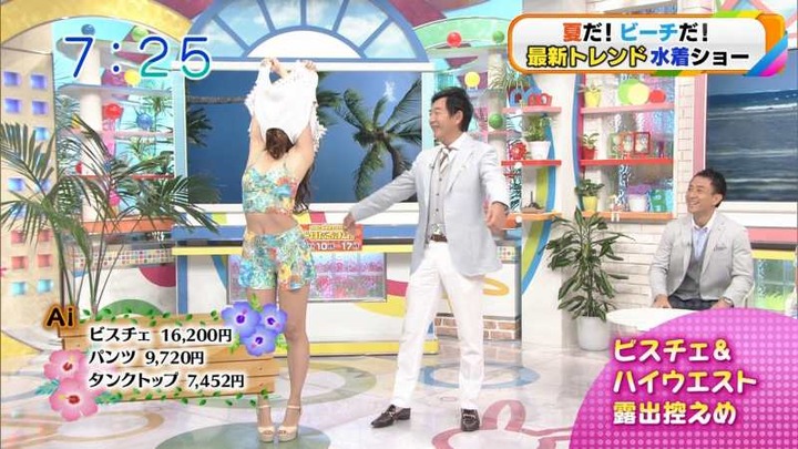スタジオで行われたHな水着ショーのキャプ画像 13
