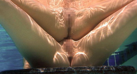 【水中盗撮エロ画像】プールで露出とかセックスしてる変態素人多すぎワロタｗｗｗｗｗ 42