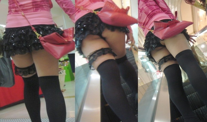 ミニスカ過ぎてパンツ丸見えな素人の盗撮画像 16