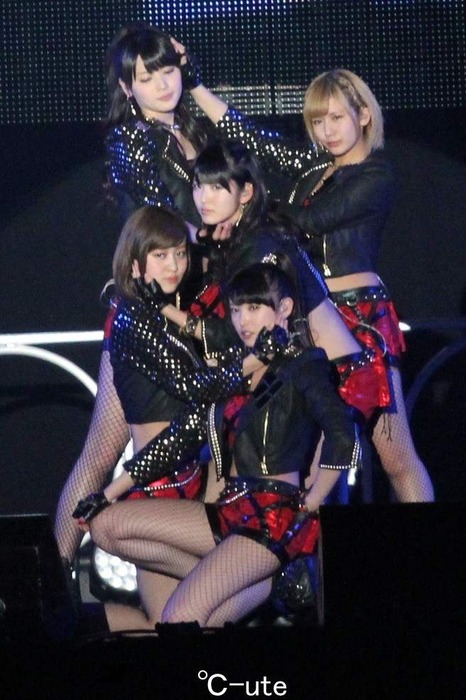 ℃-uteの網タイツがエロい新曲PVの画像30枚 19
