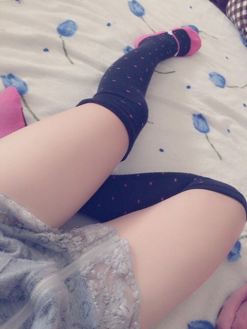 【素人ニーハイエロ画像】絶対領域を見せてくれる女神が自撮りを大量うｐｗｗｗｗｗ 19