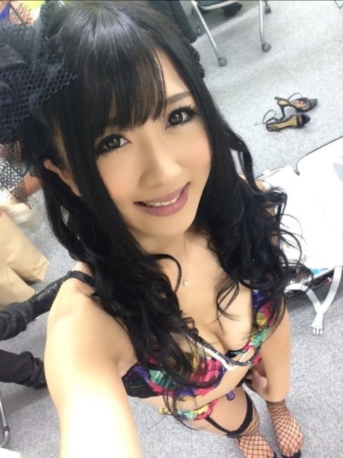 大槻ひびき　AV女優のエロ下着画像30枚　【ソフマップ】 24