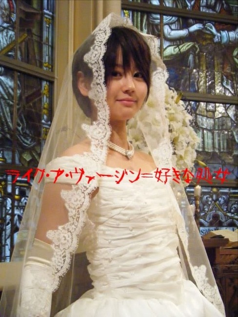 一緒に街中でデートしたくなる美女のエロ画像 4