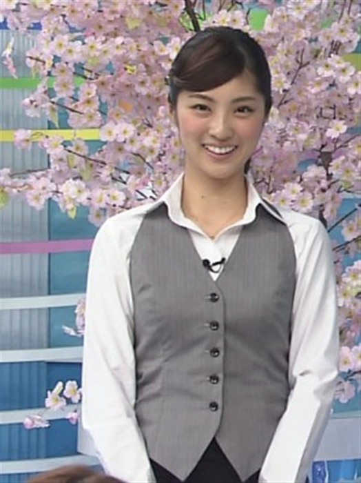 元モデルで女子アナの岩本乃蒼の太ももが綺麗な画像 17