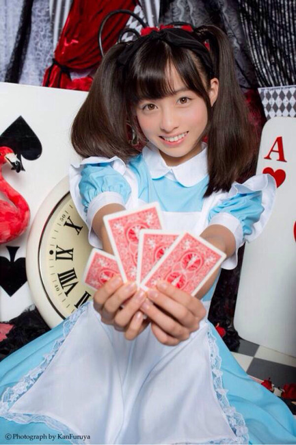 【画像あり】橋本環奈のTシャツ胸強調がイラやしい 19