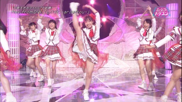 橋本環奈さんがライブ中にパンチラしてるエロ画像50枚 23