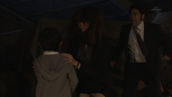 佐藤めぐみ 女優がスーツ姿でパンチラしてるエロ画像 26