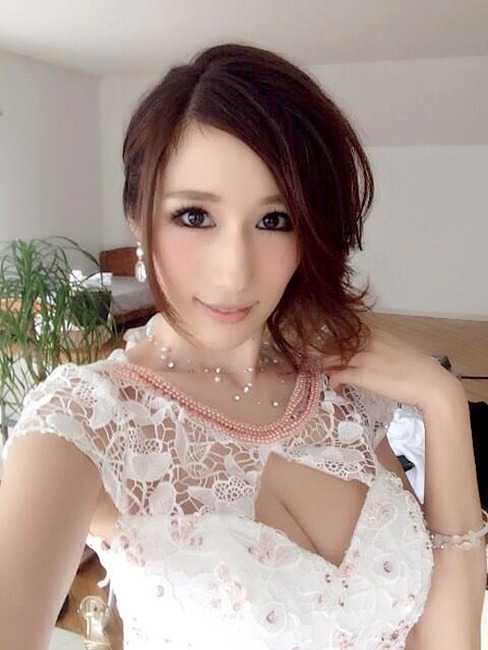 フェロモンたっぷりなAV女優　JULIAの抜けるエロ画像100枚 84