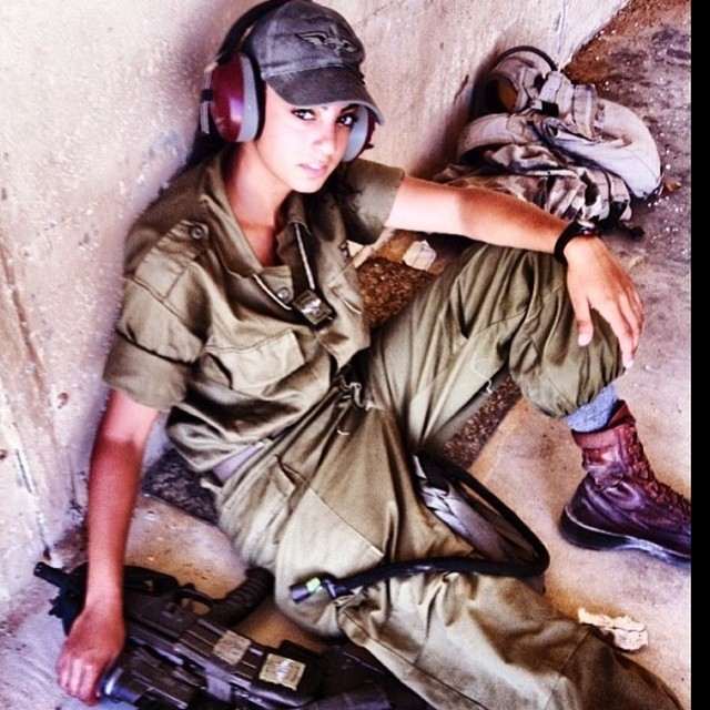 海外の女軍人がエロ過ぎる画像ｗｗｗ 18