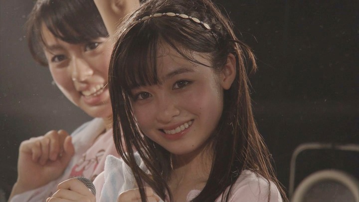 【画像あり】橋本環奈のTシャツ胸強調がイラやしい 15
