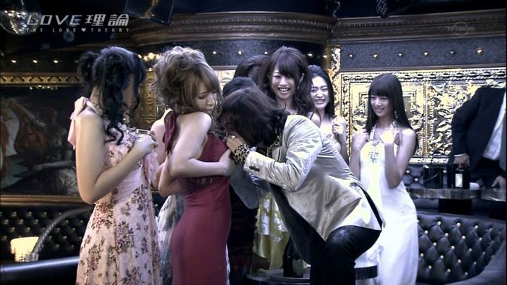 紗倉まなが胸の谷間見せてくれてるエロ画像 18