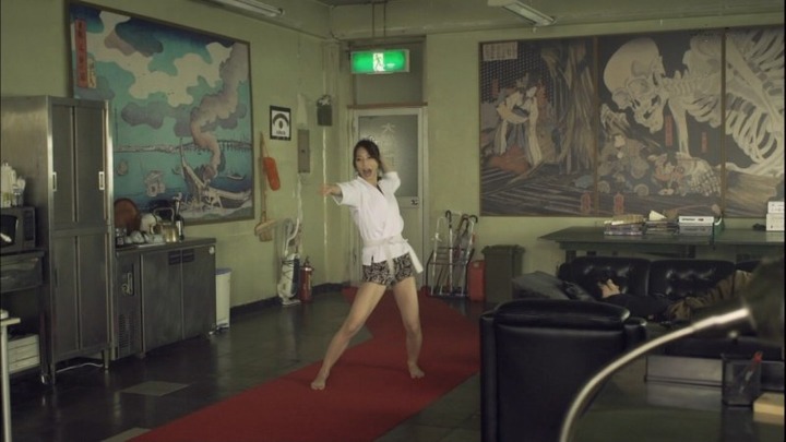 小泉麻耶が胸の谷間全開で誘惑してるエロ画像 28