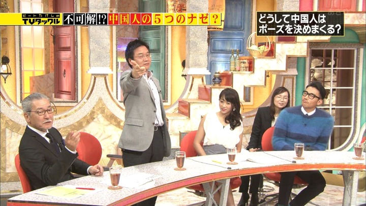 TVタックルでミニスカで生足を見せてるお姉さんのエロキャプ画像 7