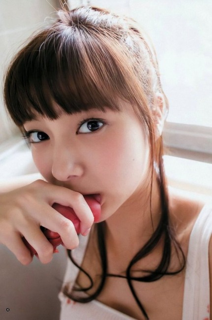 新川優愛がグラビアに挑戦してるエロ画像 26