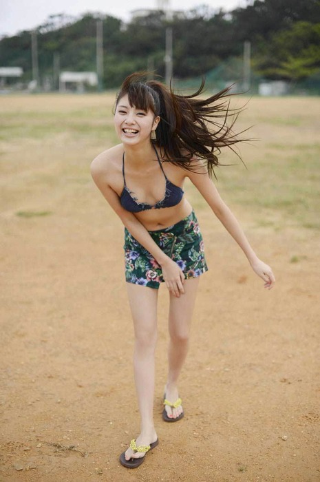 細みずきにはたまらない新川優愛の水着画像 4