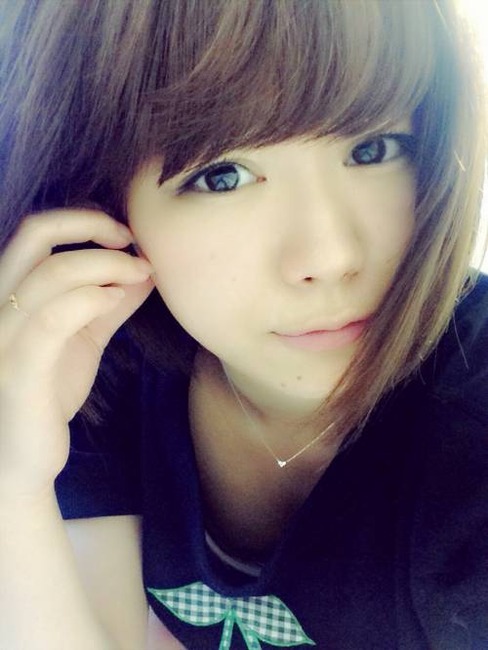 人気アイドルたちの胸チラしてるエロ画像まとめ 12