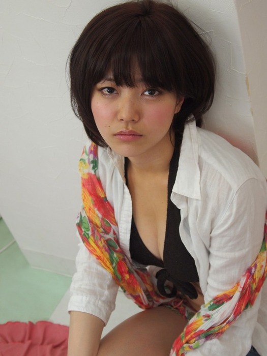 夏音　ショートカットで可愛いグラビアアイドルのエロ画像40枚 24