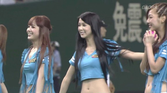 台湾ウェザーガールズの始球式がエロい画像30枚 10
