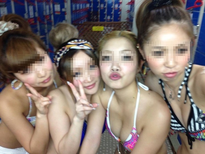 素人水着ギャルを海でナンパしたくなるエロ画像 25