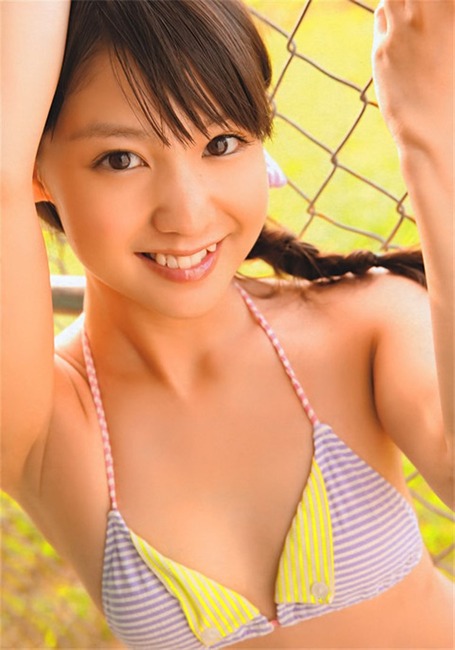 小池唯 ゴーピンクの水着姿がエロい画像 13
